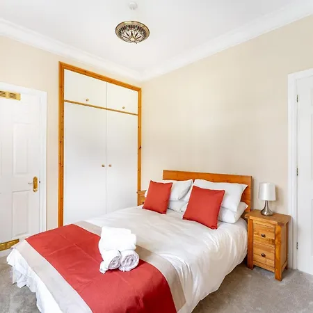 6 Meadowcroft House Feriehus *