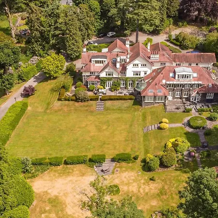 6 Meadowcroft House *