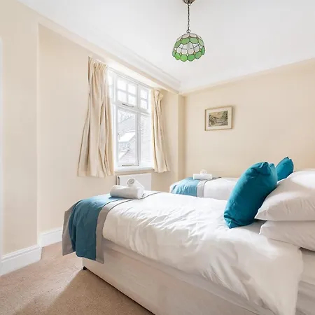 6 Meadowcroft House 別荘 *